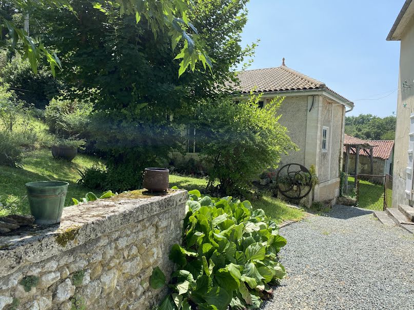 Vente maison 8 pièces 193 m² à Blanzac-Porcheresse (16250), 272 000 €