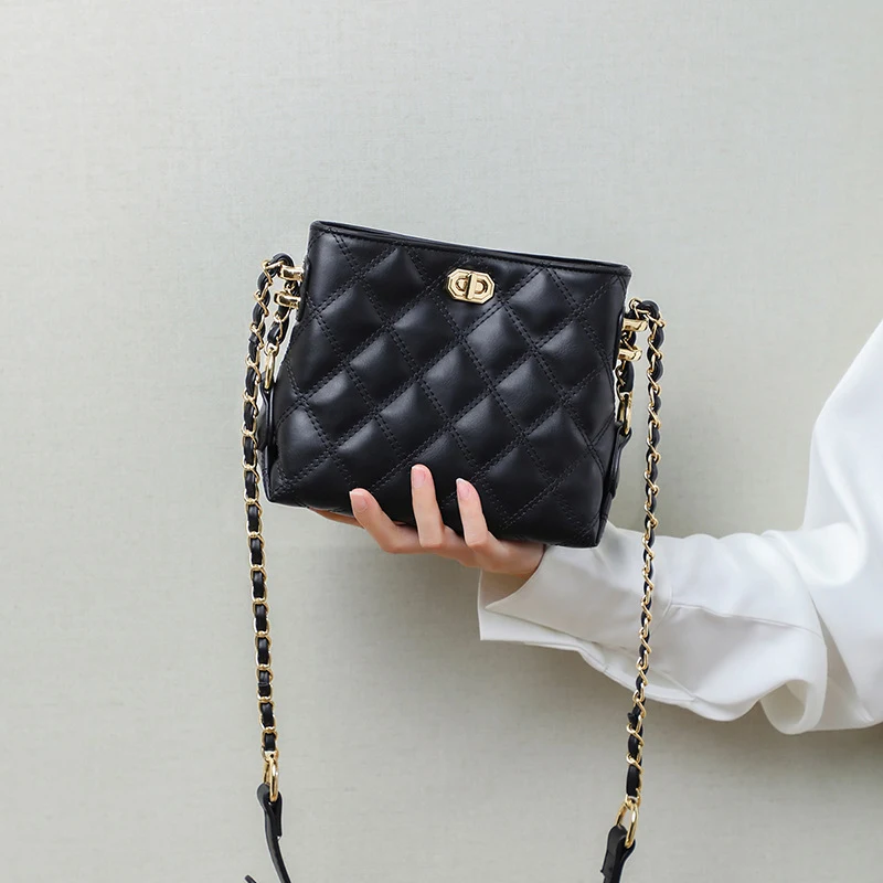 Title 4, Leather Cross-body Chain All Ins One-shoulder Bag