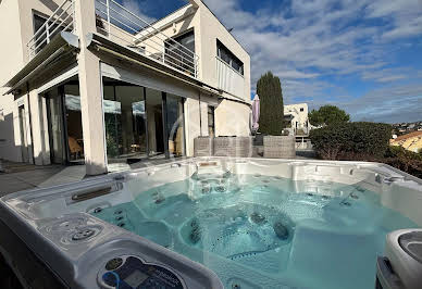 Maison avec piscine et terrasse 10