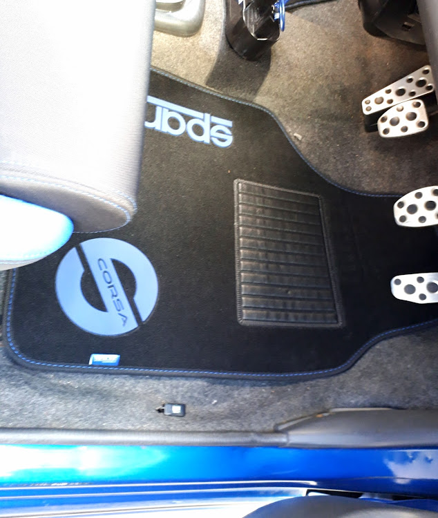 プレオ RS-Limitedのsparco corsa・フロアマット・アップガレージ・カスタマイズ その②に関するカスタム事例の投稿画像4枚目