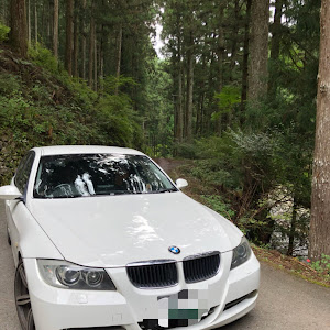 320i