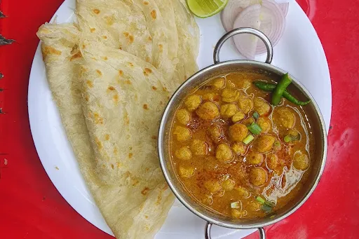 2 Parotta With Veg Curry