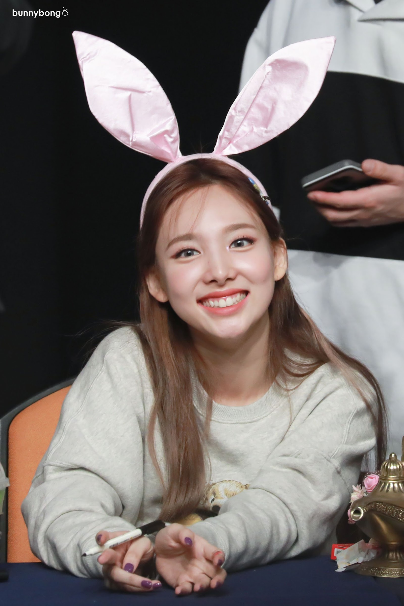 8 Idols Who Look Even More Like Rabbits Thanks To Their Bunny