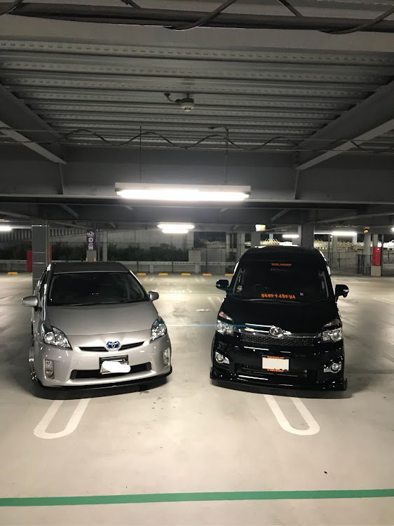 プリウスのcrewさんが投稿したカスタム事例の投稿画像1枚目