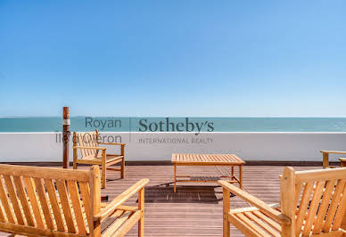 Seaside house with pool and terrace 9