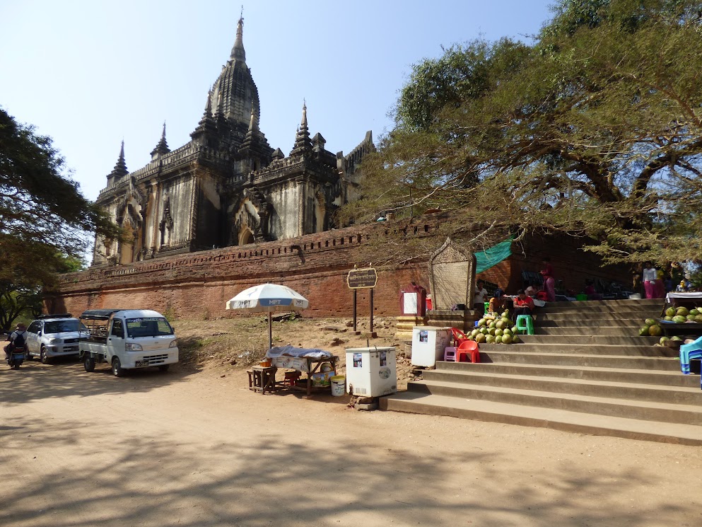 bagan - SHWEGUGYI TEMPLE 