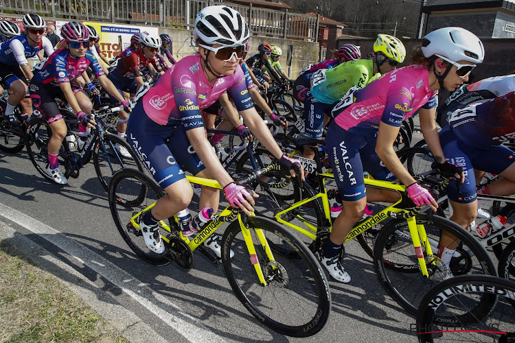 Canadese van Valcar-Travel&Service triomfeert in GP Eibar, podiumplek voor Mavi García