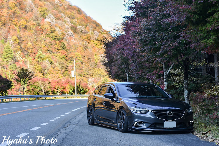 アテンザワゴンのメテオグレー・紅葉狩り・紅葉と愛車・せせらぎ街道に関するカスタム事例の投稿画像3枚目