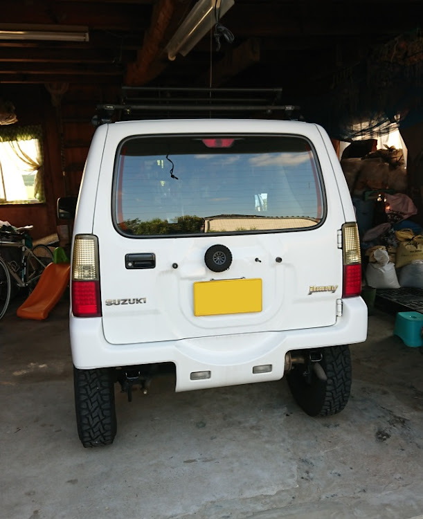 ジムニーの貧乏チューン・バンパーカット・DIY・ナンバー位置変更・ナンバー移植に関するカスタム事例の投稿画像1枚目
