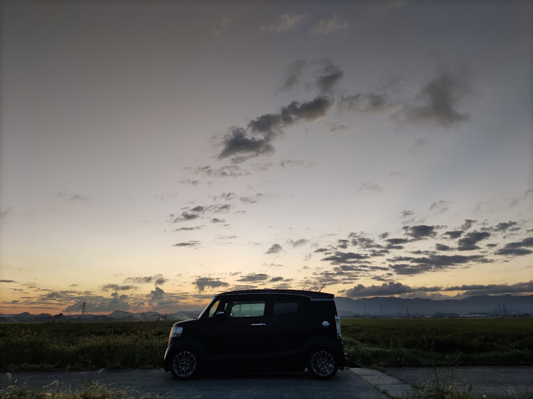 Nボックススラッシュの車高調整・朝から撮影・ラッピングしようず・N/onに関するカスタム事例の投稿画像1枚目