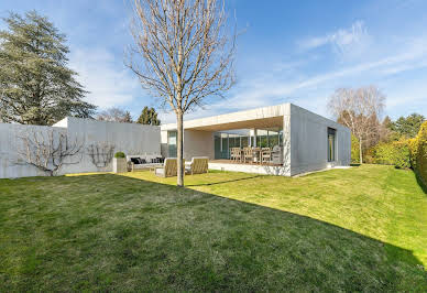 House with garden and terrace 2