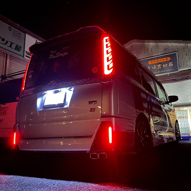 ヴォクシーのチームピンスト・No.001・工房プレートに関するカスタム事例の投稿画像5枚目