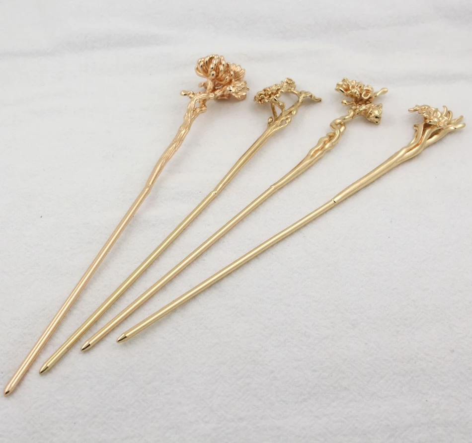 Antieke bloemen haarspeld van materiaal, ideaal voor het seizoen, een elegante accessoire om je kapsel te verfraaien met een vintage en charmante uitstraling.