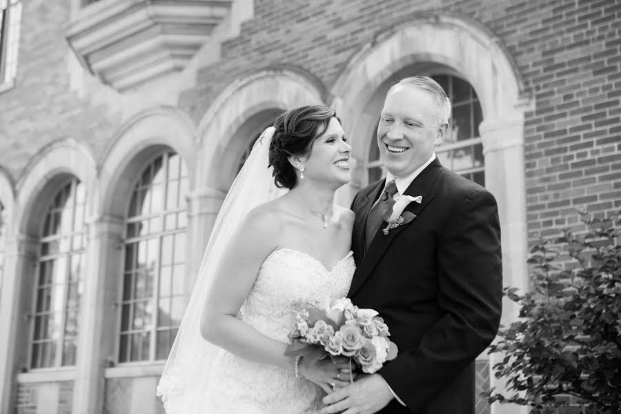 Wedding photographer Kelly Gillespie (lookingglassphot). Photo of 10 March 2020