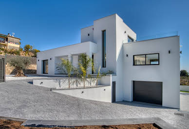 House with garden and terrace 4