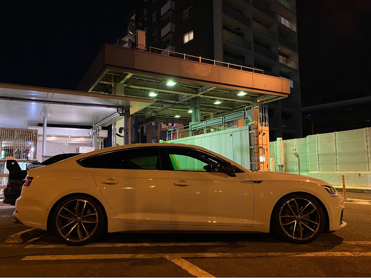 S5 スポーツバックのaudi s5 sportsback・首都高ドライブに関するカスタム事例の投稿画像2枚目