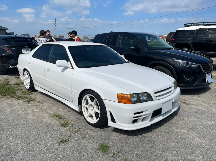 チェイサーのチェイサー ツアラーV・白ホイール・chaser・車高調整に関するカスタム事例の投稿画像1枚目