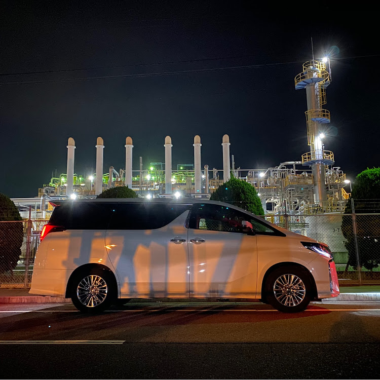 アルファードの広島県・コラボ撮影・アルファード30後期・コンテナコラボ・工場夜景に関するカスタム事例の投稿画像5枚目