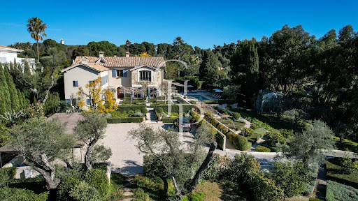 Villa with pool 2