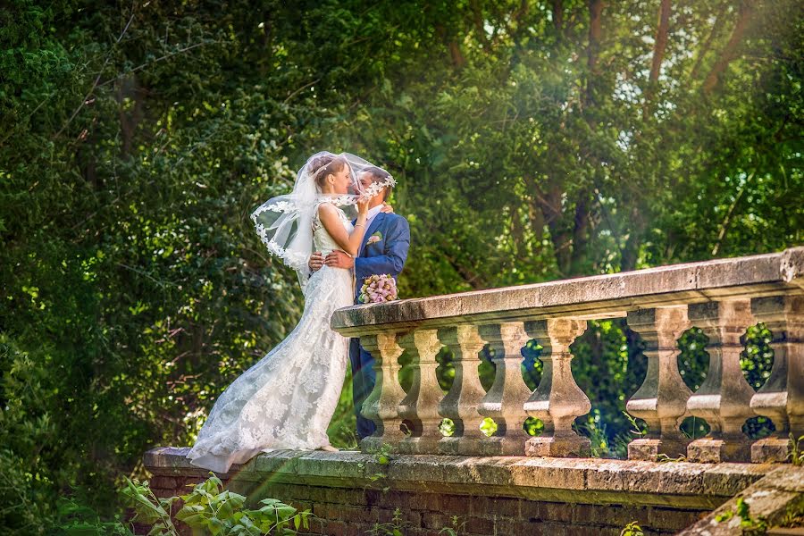 Fotógrafo de bodas Elena Bykova (eeelenka). Foto del 11 de septiembre 2015