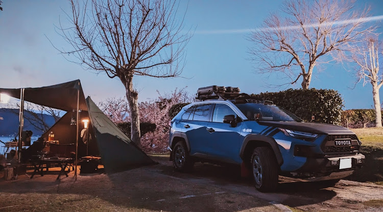 RAV4のrav4adventure・グレイッシュブルー・スキッドプレート・キャンプ・笠戸島家族旅行村に関するカスタム事例の投稿画像1枚目