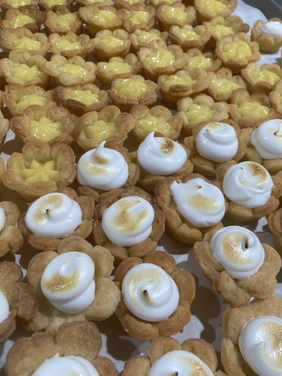 Vegan lemon meringue tartlets