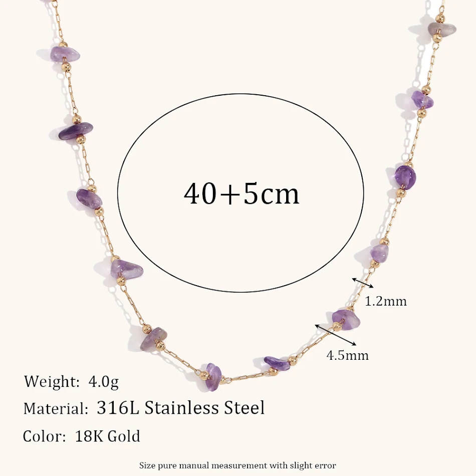 Collier chaîne fait main pour femme, gravier naturel plaqué or 18 carats et acier inoxydable, élégance et résistance.