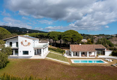 Villa avec jardin et terrasse 1