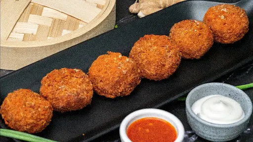 Corn Cheese Capsicum Kurkure Momos [6 Pieces]