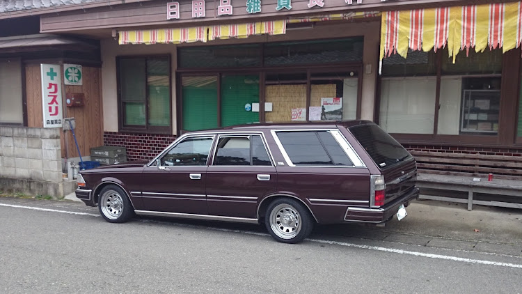 セドリックワゴンの車高調整に関するカスタム事例の投稿画像1枚目