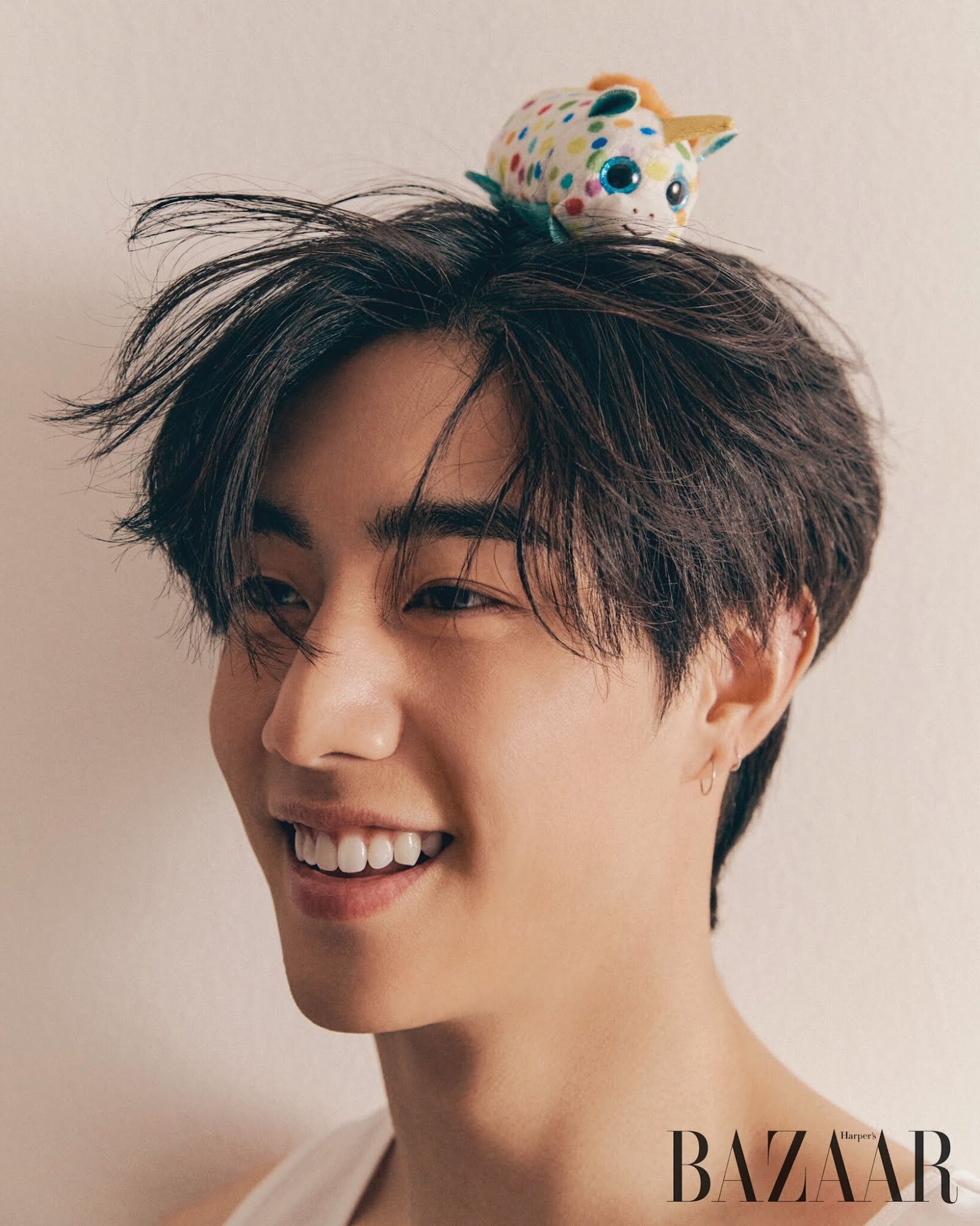 GOT7-MARK-TUAN-for-HARPER-S-BAAZAR-Korea-May-Issue-2022-documents-2