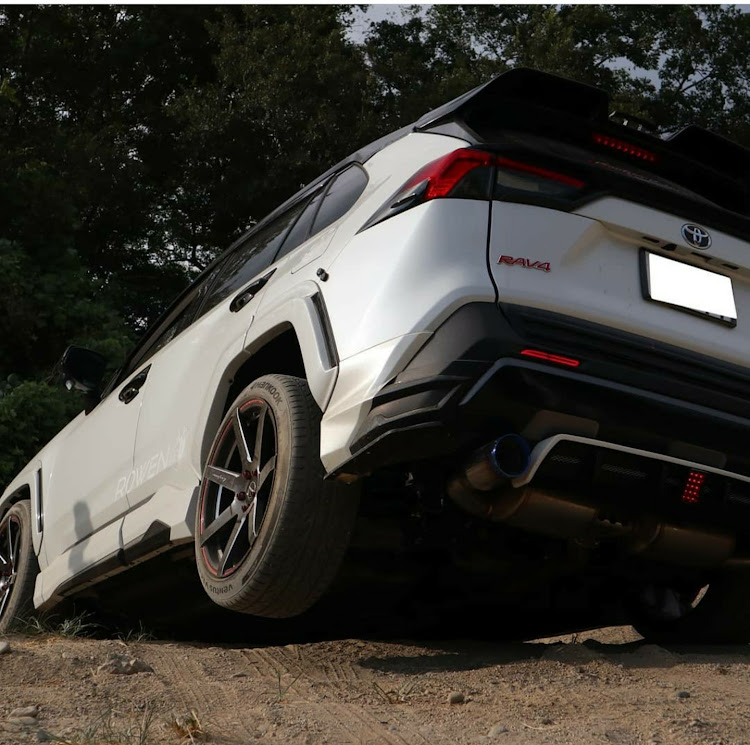 RAV4のシャコタンオフロード(笑)・もう、キズにまみれたくない‼️(笑)・好きにまみれろ‼️・東海メンバー・アーッスすんごいこれ🤣に関するカスタム事例の投稿画像5枚目