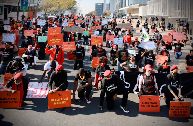 EFF members held a peaceful picket outside the US consulate in Sandton where they observed eight minutes and 46 seconds of prayer in solidarity with the Black Lives Matter movement.