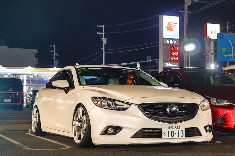 アテンザのアテンザセダン・326power・z33・ホイールに関するカスタム事例の投稿画像1枚目