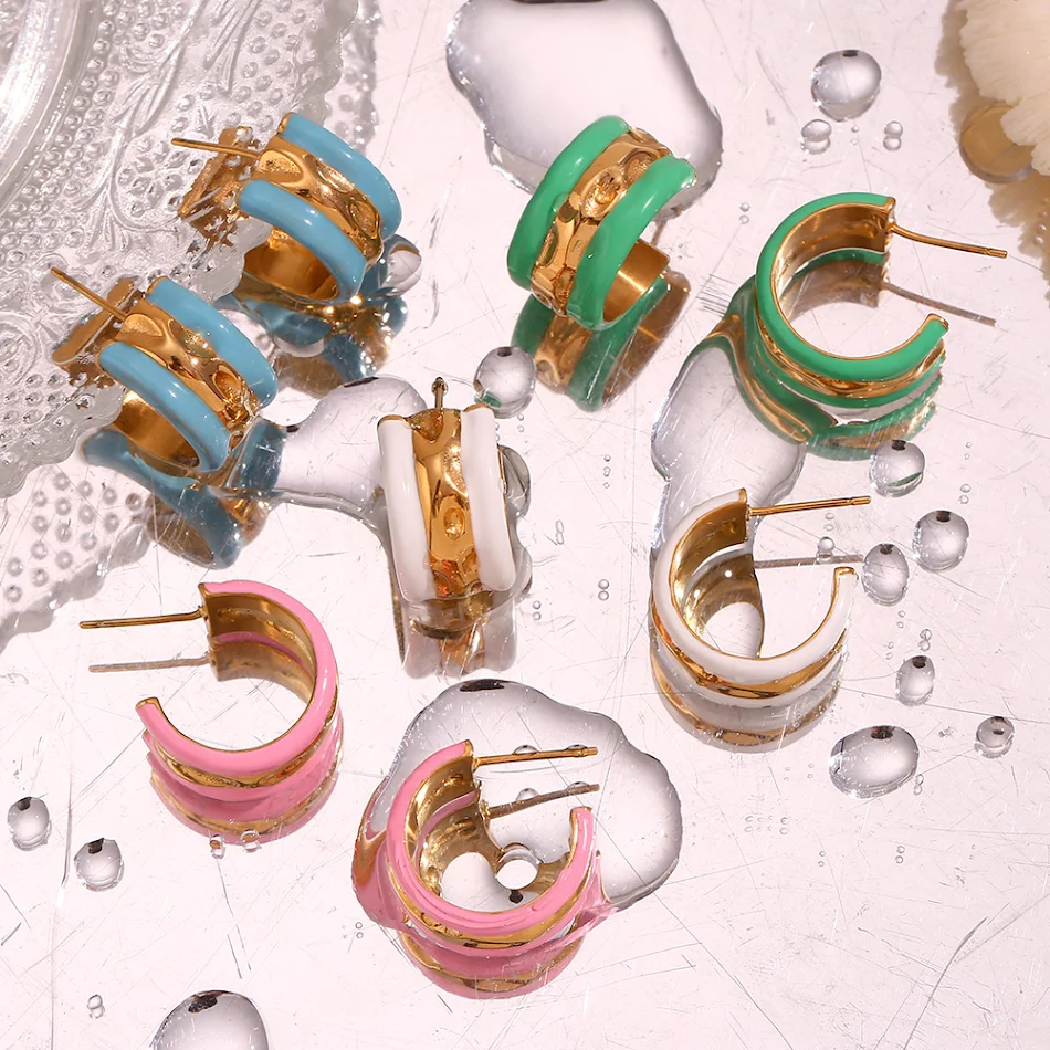Anillo con gota de aceite y contraste de colores veraniegos con efecto de ondas de agua para lucir fresca y elegante en verano.