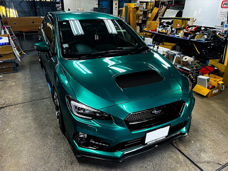 レヴォーグのいつもイイネ&コメントありがとうございます🙇‍♂️・2024NewStyle・フルラッピングしちゃいました🤗・Pearl Dark Green・🔥🔥🔥多分外国人ウケ最高のはず🙄に関するカスタム事例の投稿画像1枚目
