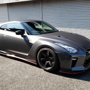 NISSAN GT-R