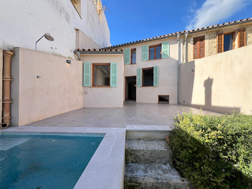 House with pool and garden 3