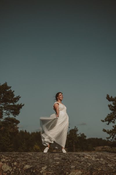 Fotógrafo de casamento Salla Vesa-Tikkanen (kuvaajalahti). Foto de 15 de dezembro 2022