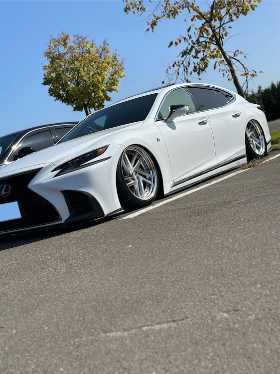 LSのLS500h Fsport・630ALPHARD・#エアサスに関するカスタム事例の投稿画像1枚目