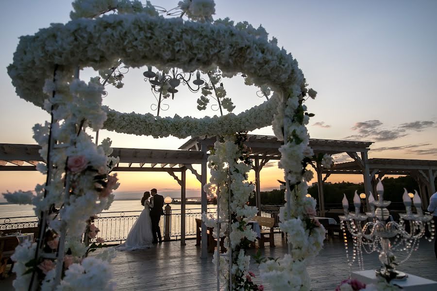 Fotógrafo de casamento Elena Topanceva (elentopantseva). Foto de 29 de julho 2019