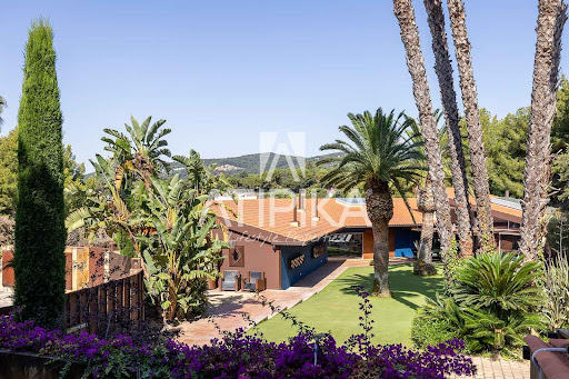 Villa avec piscine et jardin 2