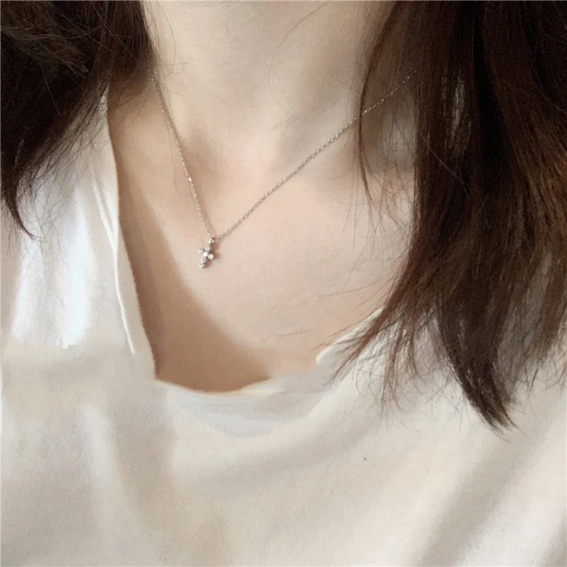 Exquise Super Mini Kruis Diamant Onzichtbare Ketting, Subtiele Elegantie, Discreet Design, Schitterende Glans, Perfect Cadeau