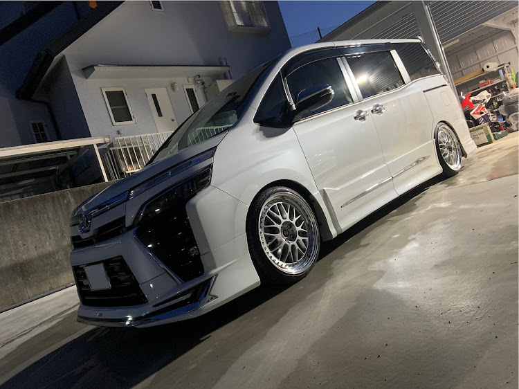 ヴォクシーのモデリスタ・煌Ⅲ・ホイール・洗車・workに関するカスタム事例の投稿画像2枚目