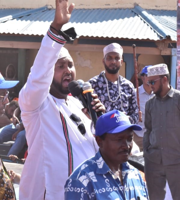 Wiper leader Kalonzo Musyoka and Wajir Wiper governor candidate Siyad Abdullahi during campaigns in Hadado, Wajir West on Sunday, June 26.