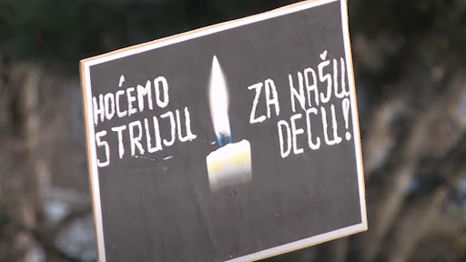 Nekoliko stotina građana ispred Skupštine Srbije, traže legalizaciju priključka na struju