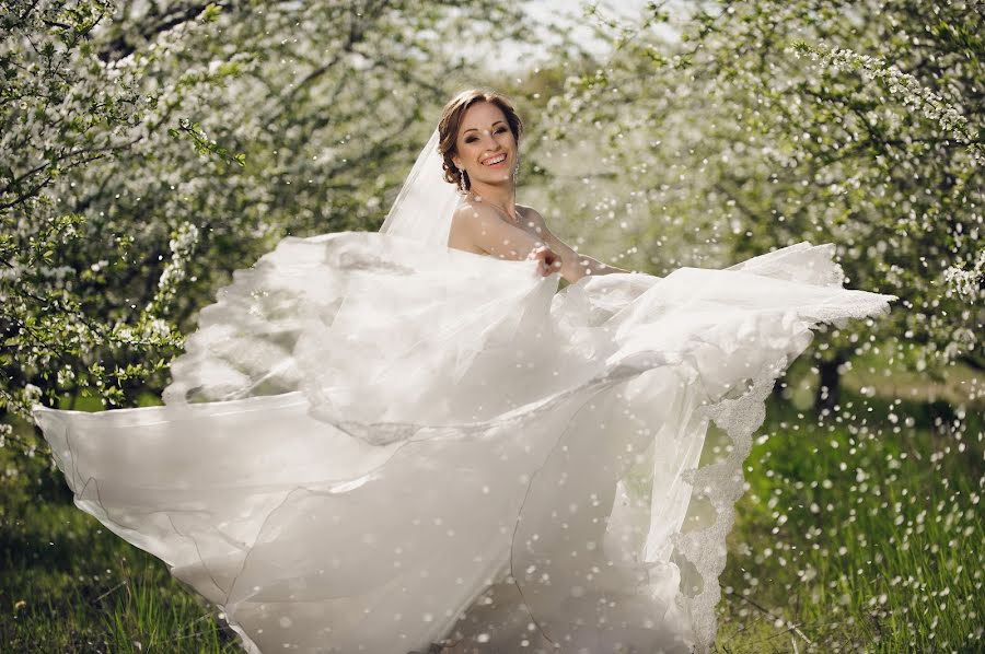 Wedding photographer Sergey Pivovarov (pivovaroff). Photo of 27 April 2014