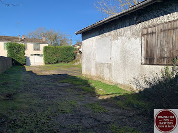 parking à Sauveterre-de-Guyenne (33)