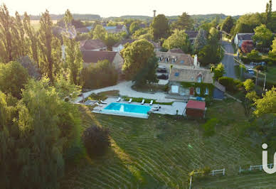 Propriété avec piscine 1