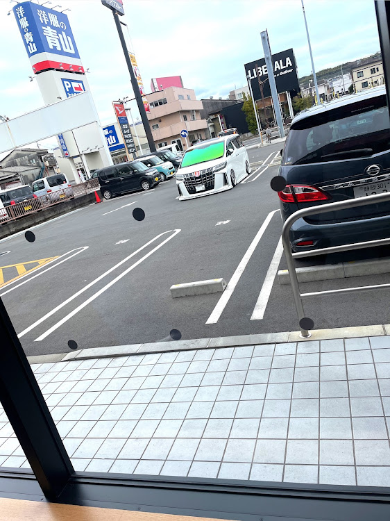 アルファードのVS-XV・ファンキーゴーストがファンキーすぎる・エアサスはモテるらしい・地面とお友達・流行りのアレに関するカスタム事例の投稿画像1枚目